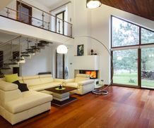 Designer's house with entresol and spacious living room